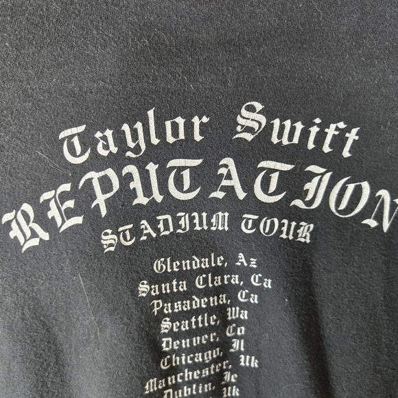 Taylor Swift Reputation Stadium Tour 2018 Tshirt - Picture 5 of 9